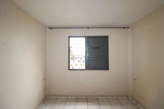 Quarto 1 de apartamento para alugar com 2 quartos, 43m² em Conjunto Habitacional Fazenda do Carmo, São Paulo
