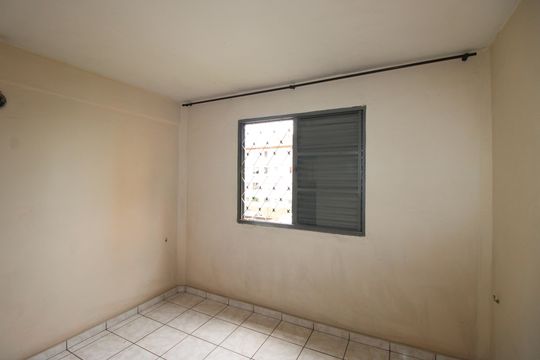 Quarto 2 de apartamento para alugar com 2 quartos, 43m² em Conjunto Habitacional Fazenda do Carmo, São Paulo