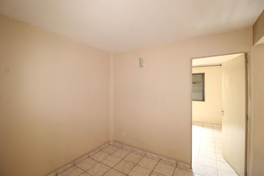 Sala de apartamento para alugar com 2 quartos, 43m² em Conjunto Habitacional Fazenda do Carmo, São Paulo