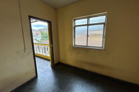 Quarto de Serviço de casa à venda com 2 quartos, 350m² em Vila Valqueire, Rio de Janeiro