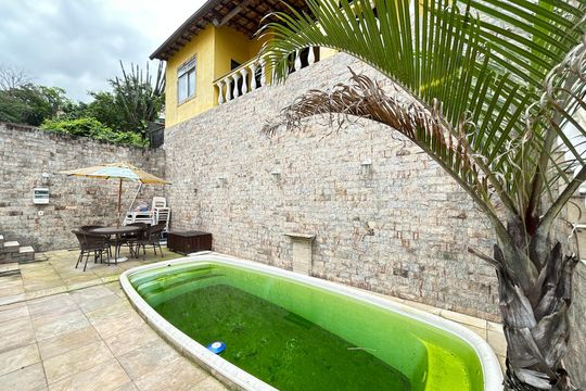 Piscina de casa à venda com 2 quartos, 350m² em Vila Valqueire, Rio de Janeiro