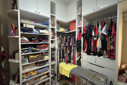 Closet de casa à venda com 2 quartos, 350m² em Vila Valqueire, Rio de Janeiro