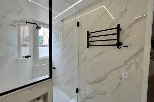 Banheiro da Suíte 2 de apartamento à venda com 2 quartos, 130m² em Joá, Rio de Janeiro