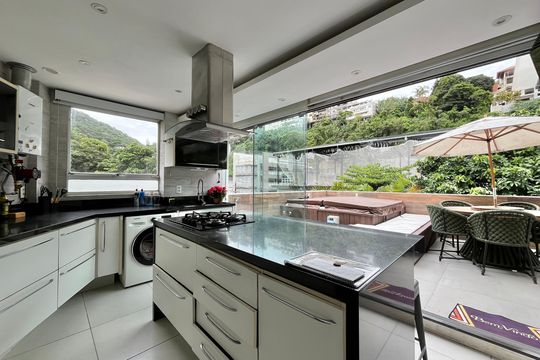 Cozinha e Área de Serviço de apartamento para alugar com 2 quartos, 130m² em Joá, Rio de Janeiro
