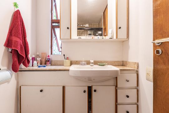 Banheiro de apartamento à venda com 2 quartos, 54m² em Parque Bristol, São Paulo