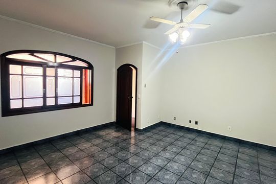 Casa para alugar com 4 quartos, 200m² em Jardim Boa Esperança, Campinas