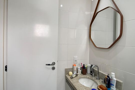 Banheiro 2 de apartamento para alugar com 2 quartos, 54m² em Centro, Osasco