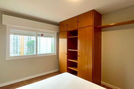 Quarto 1 de apartamento para alugar com 2 quartos, 75m² em Vila Madalena, São Paulo