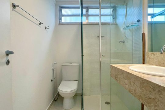 Banheiro de apartamento para alugar com 2 quartos, 75m² em Vila Madalena, São Paulo