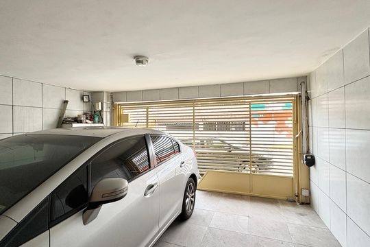 Garagem de casa à venda com 3 quartos, 284m² em Vila Nossa Senhora do Retiro, São Paulo