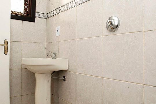 Banheiro de apartamento para alugar com 1 quarto, 56m² em Cidade Baixa, Porto Alegre