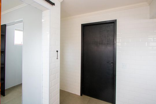Área de serviço de apartamento para alugar com 3 quartos, 94m² em Vila Bastos, Santo André