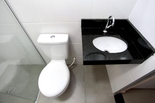 Banheiro Social de kitnet/studio para alugar com 1 quarto, 60m² em Maria da Conceicao, Contagem