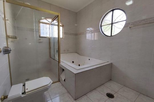Banheiro 1 de casa à venda com 4 quartos, 200m² em Vila Sao Joao, Guarulhos