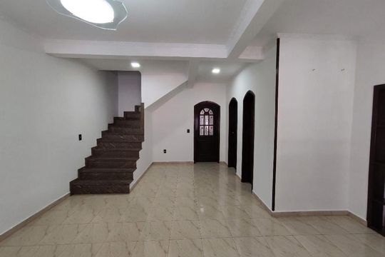 Casa à venda com 4 quartos, 200m² em Vila Sao Joao, Guarulhos