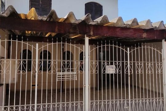 Fachada de casa à venda com 4 quartos, 200m² em Vila Sao Joao, Guarulhos
