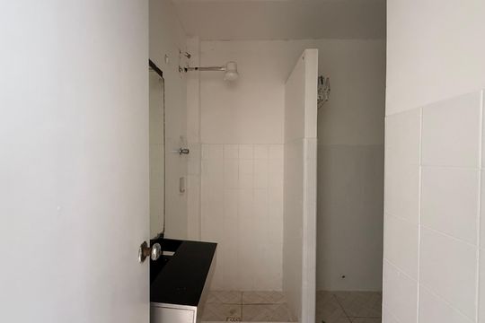 Banheiro de apartamento para alugar com 1 quarto, 60m² em Centro, Guarujá