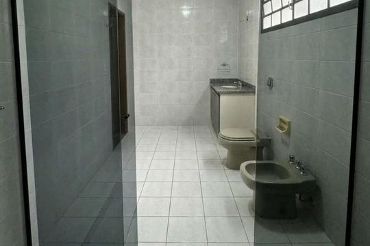 Banheiro de casa para alugar com 2 quartos, 357m² em Nova América, Piracicaba