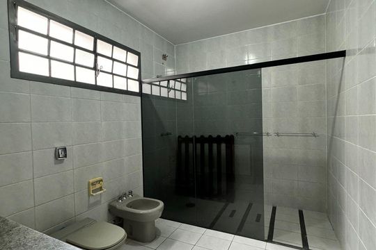 Banheiro de casa para alugar com 2 quartos, 357m² em Nova América, Piracicaba