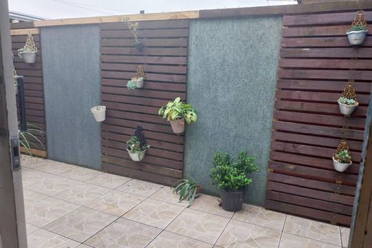 Área externa de casa à venda com 2 quartos, 432m² em Cajuru, Curitiba