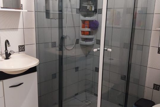 Banheiro Social de casa à venda com 2 quartos, 432m² em Cajuru, Curitiba
