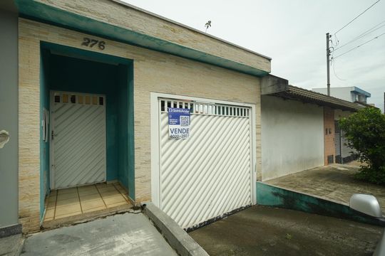 Fachada de casa à venda com 2 quartos, 220m² em Vila Aquilino, Santo André