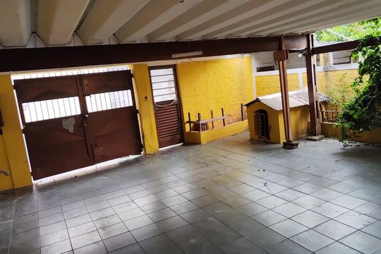 Área externa de casa para alugar com 3 quartos, 252m² em Vila Iorio, São Paulo