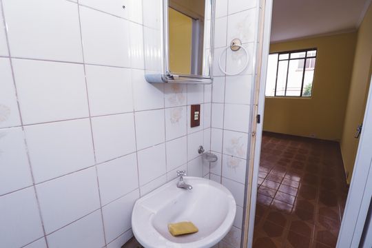 Banheiro de apartamento à venda com 2 quartos, 48m² em Jardim Antártica, São Paulo