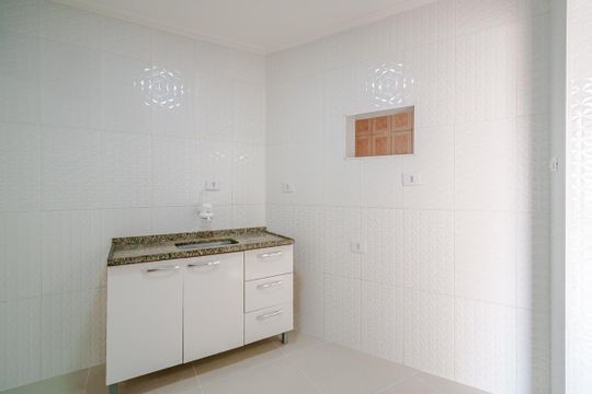 Cozinha de casa de condomínio para alugar com 1 quarto, 50m² em Rio Pequeno, São Paulo