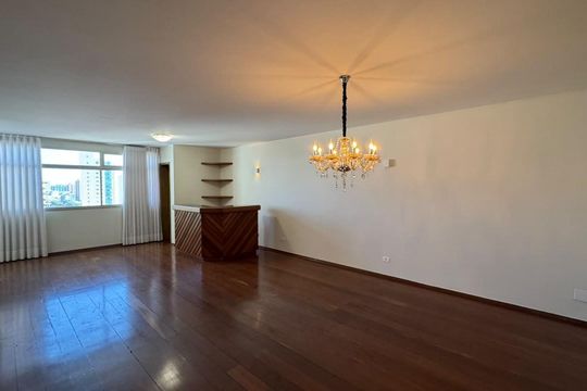 Apartamento para alugar com 4 quartos, 227m² em Tabajaras, Uberlândia