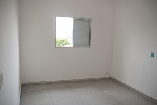 Quarto 2 de apartamento para alugar com 2 quartos, 52m² em Jardim Santa Rosa, Taboão da Serra