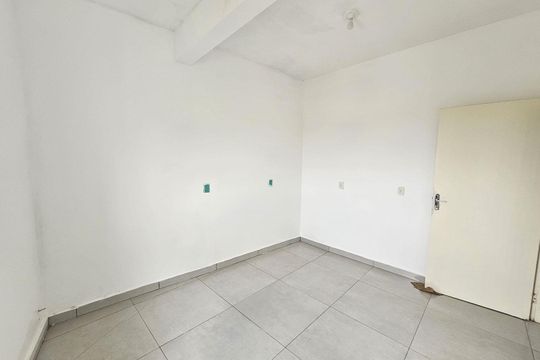 Quarto 2 de apartamento para alugar com 2 quartos, 52m² em Jardim Santa Rosa, Taboão da Serra
