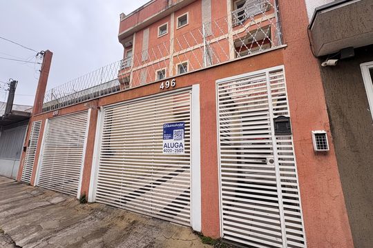 Fachada + placa grande HVTG-3058 de apartamento para alugar com 1 quarto, 58m² em Santa Terezinha, Santo André