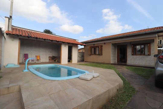 Casa à venda com 3 quartos, 360m² em Igara, Canoas