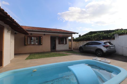 Casa à venda com 3 quartos, 360m² em Igara, Canoas