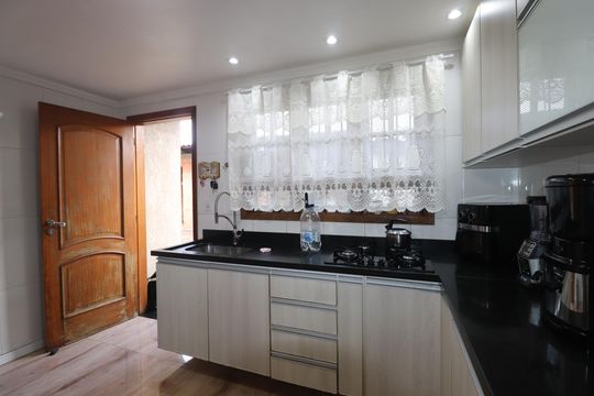 Casa à venda com 3 quartos, 360m² em Igara, Canoas