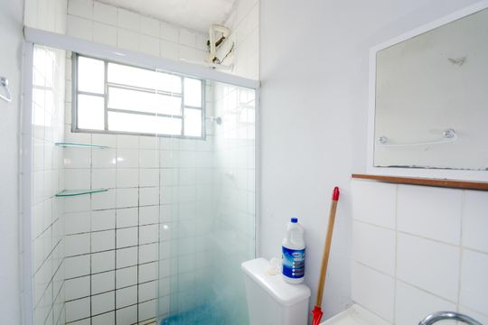 Banheiro de apartamento para alugar com 2 quartos, 51m² em Vila Nova Bonsucesso, Guarulhos