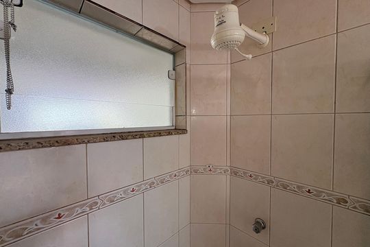Banheiro de casa para alugar com 1 quarto, 40m² em Parque Gerassi, Santo André