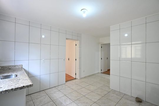Cozinha de casa para alugar com 2 quartos, 25m² em Jardim Monte Kemel, São Paulo