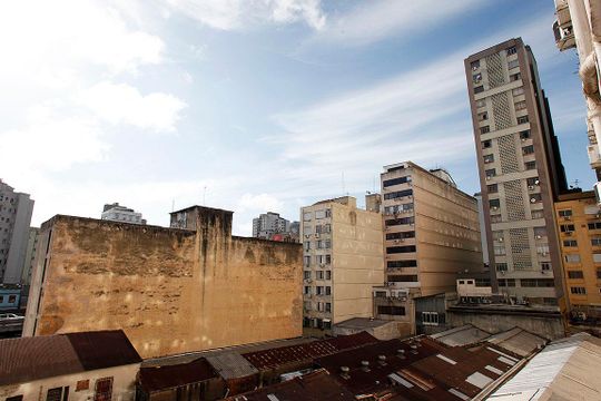 Studio - Sala / Quarto Vista de kitnet/studio à venda com 1 quarto, 44m² em Centro Histórico, Porto Alegre