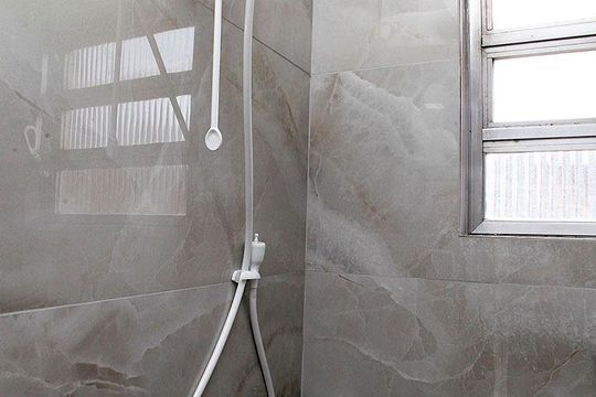 Banheiro de kitnet/studio à venda com 1 quarto, 44m² em Centro Histórico, Porto Alegre