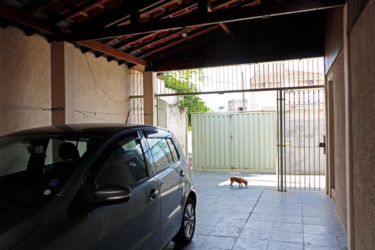 Garagem de casa para alugar com 3 quartos, 188m² em Jardim Tres Irmaos, Vinhedo