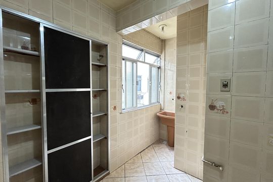 Cozinha de apartamento para alugar com 2 quartos, 55m² em Guadalupe, Rio de Janeiro