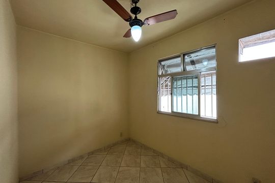 Quarto 1 de apartamento para alugar com 2 quartos, 55m² em Guadalupe, Rio de Janeiro