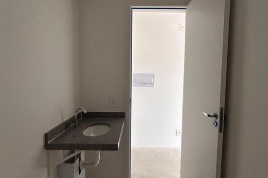 Banheiro de kitnet/studio à venda com 1 quarto, 24m² em Vila Congonhas, São Paulo