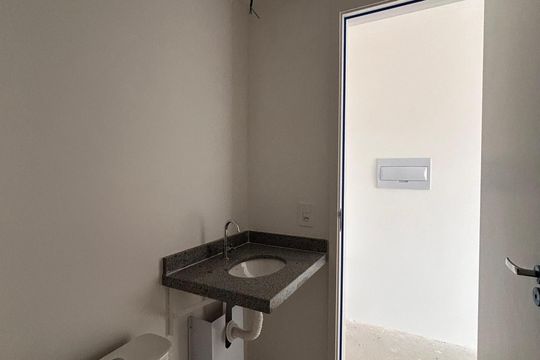 Banheiro de kitnet/studio à venda com 1 quarto, 24m² em Vila Congonhas, São Paulo