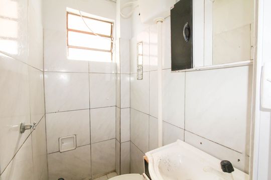 Banheiro de apartamento para alugar com 1 quarto, 25m² em Niterói, Canoas