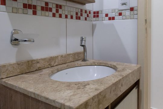 Banheiro de casa para alugar com 1 quarto, 49m² em Jardim Jovaia, Guarulhos