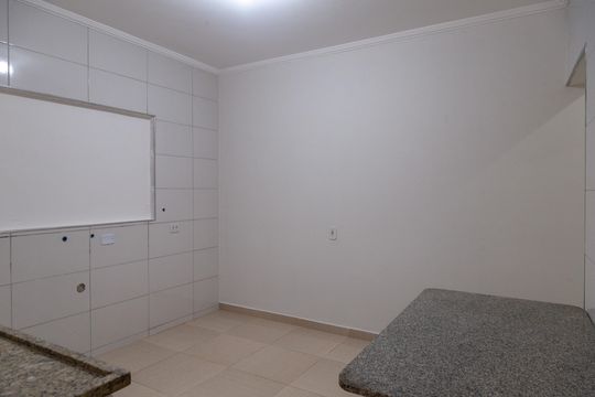 Cozinha de casa para alugar com 1 quarto, 49m² em Jardim Jovaia, Guarulhos