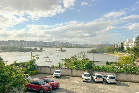 Vista de apartamento para alugar com 3 quartos, 74m² em Abraão, Florianópolis